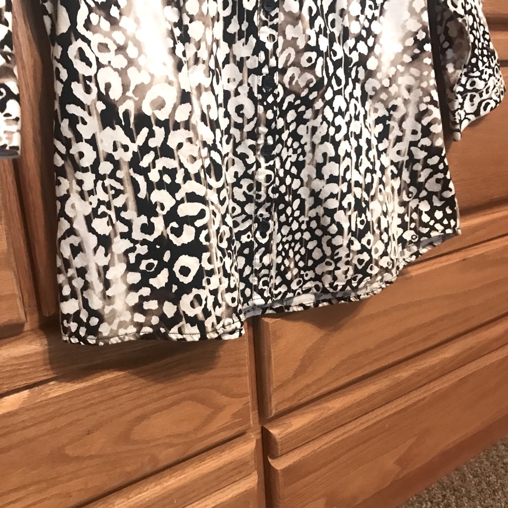 Dana Buchman woman’s blouse - Picture 6 of 7